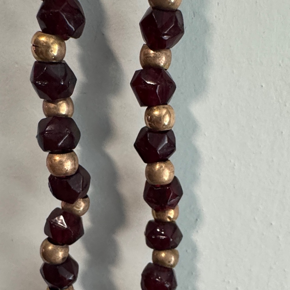 Vintage Beaded Necklace in Deep Red and Gold Toned Beads - Picture 4 of 8